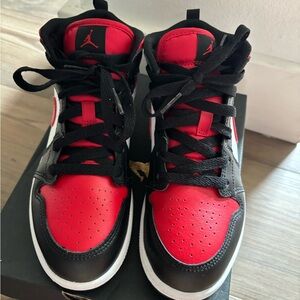Jordan 1 mid